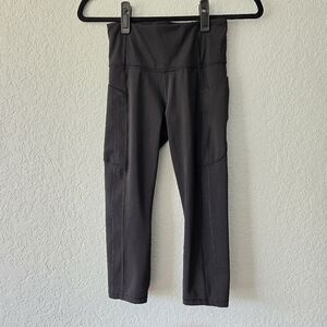 Athleta XS‎ Ultimate Stash III Capri - Black Cropped leggings